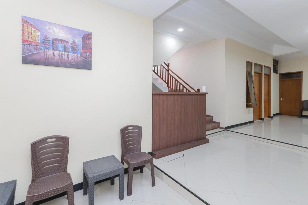 Hotel Reddoorz At Wr Supratman Batu Batu  Exterior foto